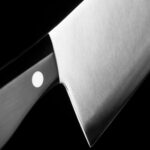 Vælg det Rette Stål til Din Kniv: En Guide til Materialer og Knivtyper